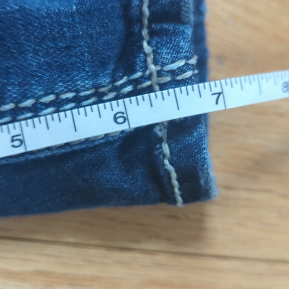 Silver Jeans Suki Jean Shorts - Picture 10 of 10